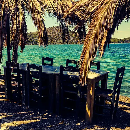 Mantas Bay Πανσιόν Λουτράκι