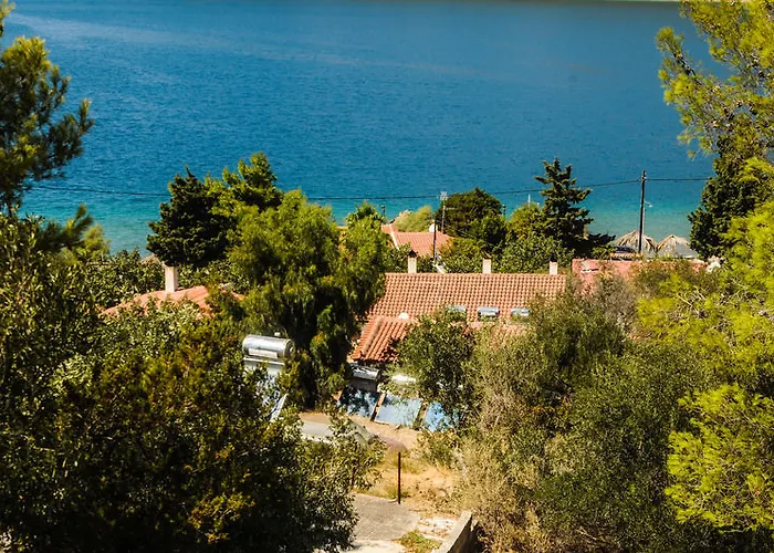 Mantas Bay Loutráki